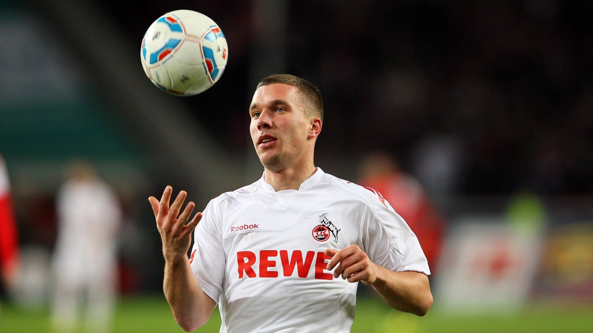 德甲极速反击：冲破防线的瞬间令人惊叹，德甲打法