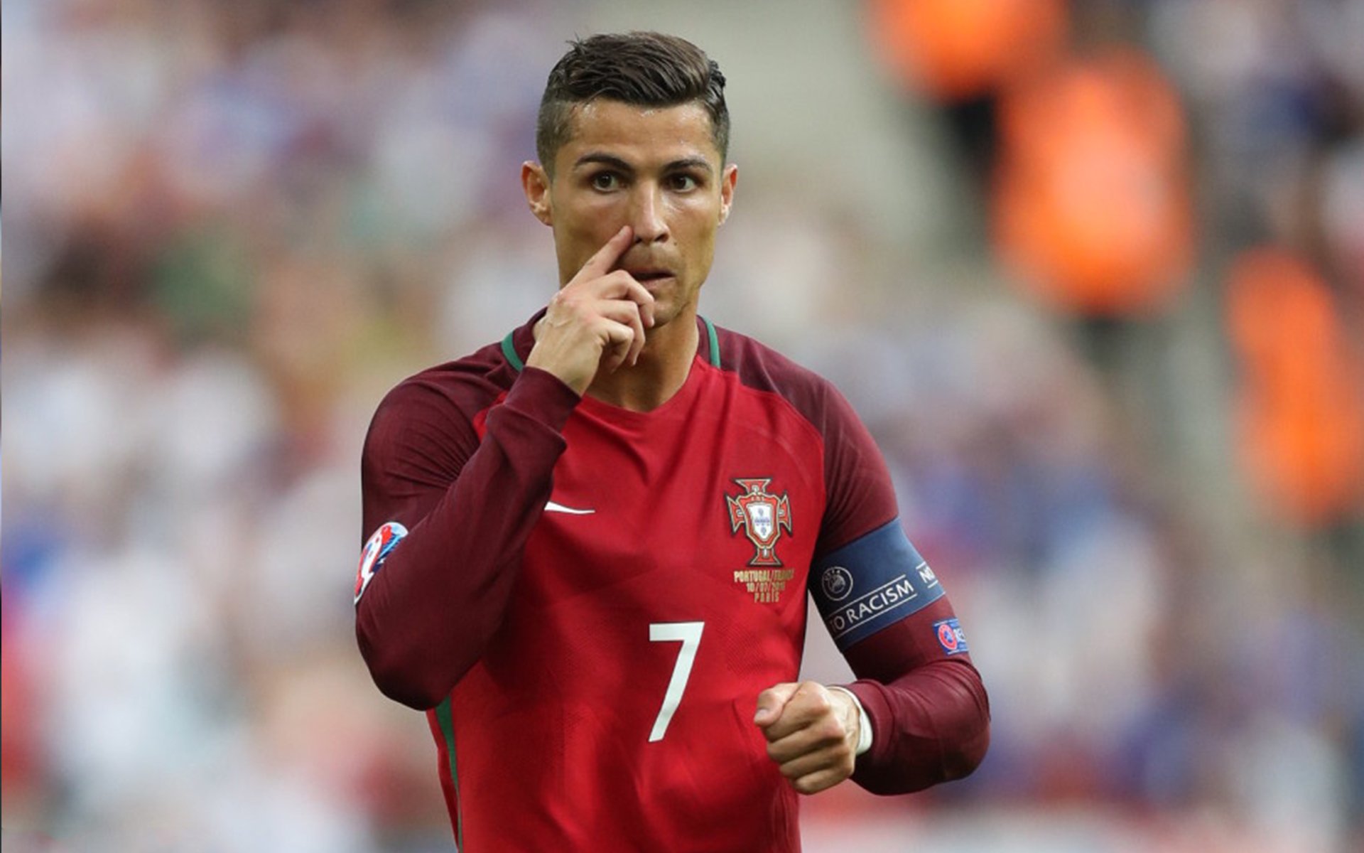 艾比·德尔福：南非队的防守先锋，完美配合前场进攻，比尔和艾德